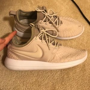 NIKE ROSCHE NUDE SNAKE SKIN